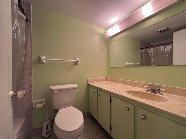 21 Colonial Club Drive 202, Boynton Beach, FL 33435