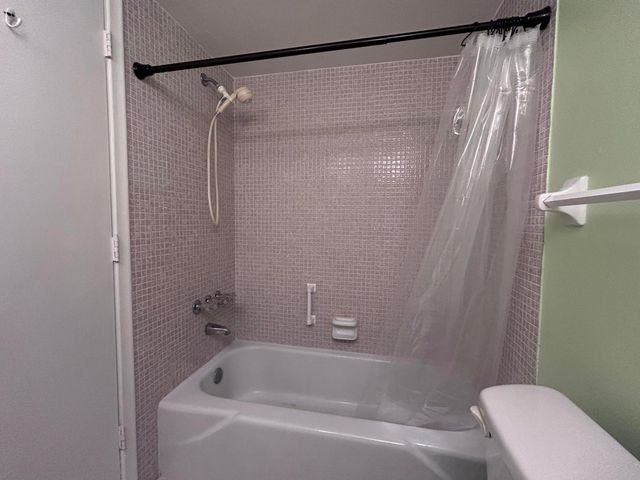 21 Colonial Club Drive 202, Boynton Beach, FL 33435