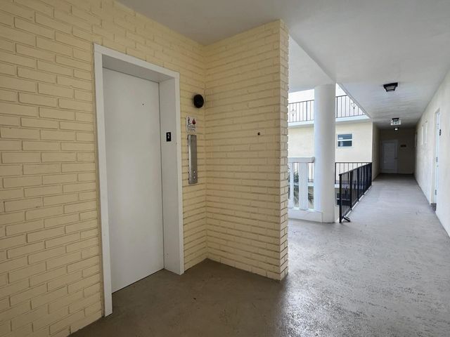 21 Colonial Club Drive 202, Boynton Beach, FL 33435