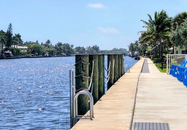 21 Colonial Club Drive 202, Boynton Beach, FL 33435