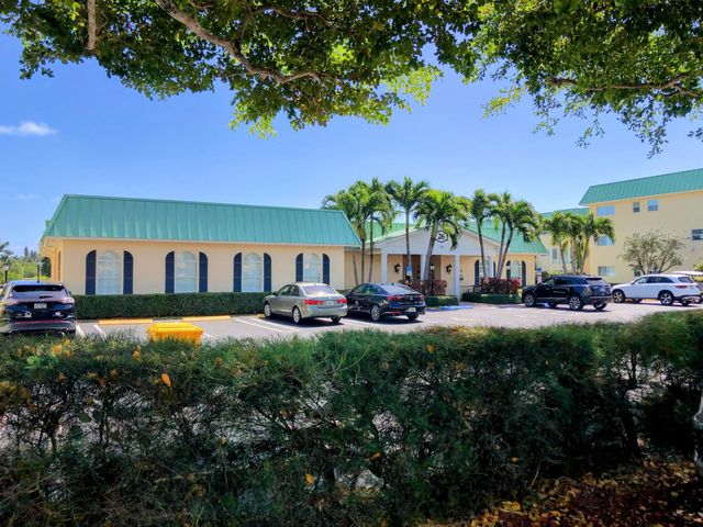 21 Colonial Club Drive 202, Boynton Beach, FL 33435