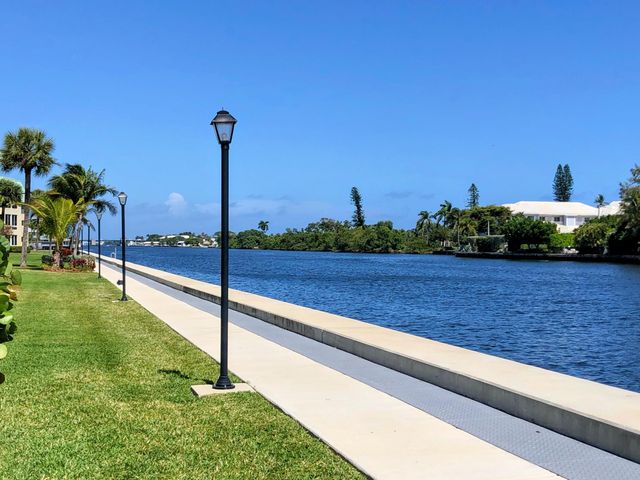 21 Colonial Club Drive 202, Boynton Beach, FL 33435