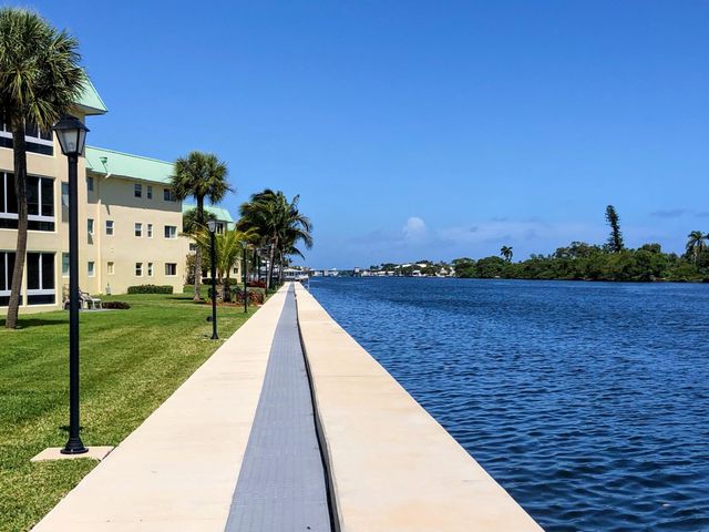 21 Colonial Club Drive 202, Boynton Beach, FL 33435