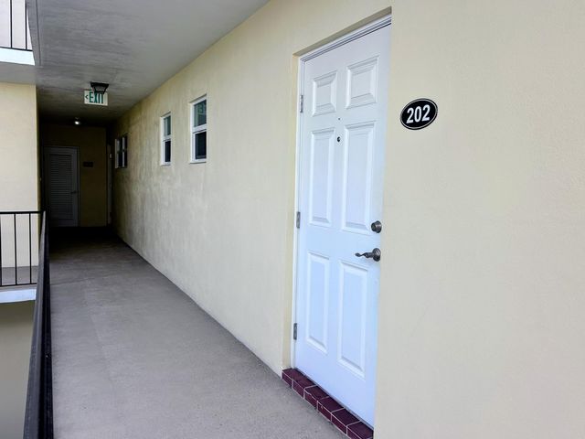 21 Colonial Club Drive 202, Boynton Beach, FL 33435