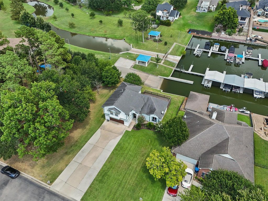 12556 Marina Loop, Willis, TX 77318