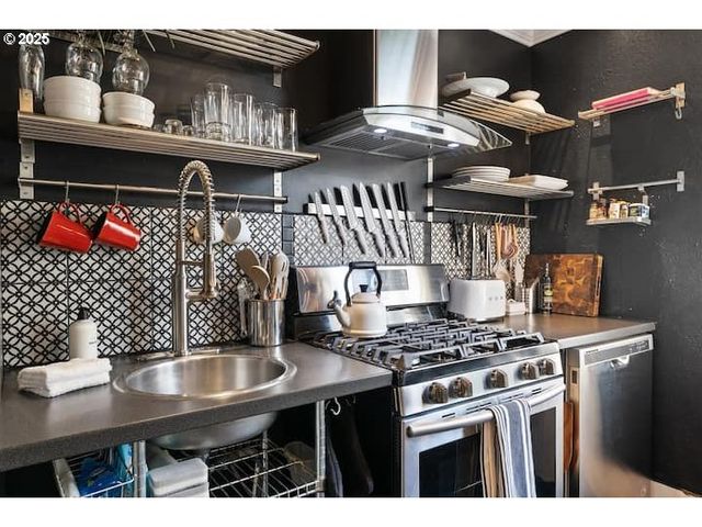 610 W FOURTH PLAIN Blvd A, Vancouver, WA 98660