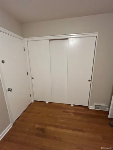 20202 Hunt Club Drive, Harper Woods, MI 48225