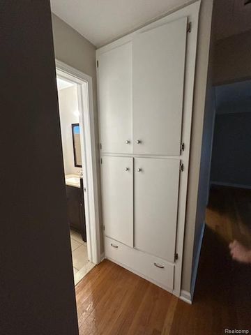 20202 Hunt Club Drive, Harper Woods, MI 48225