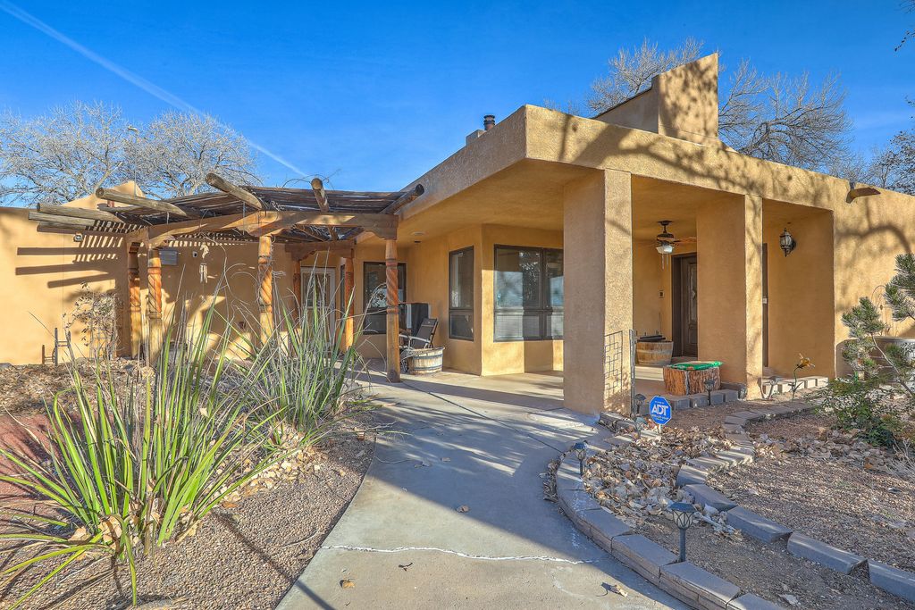 1230 John Road, Belen, NM 87002