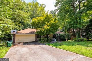 2761 Brackenwood Drive, Snellville, GA 30039