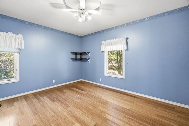 283 W Lacey Oak Pkwy, Kerrville, TX 78028