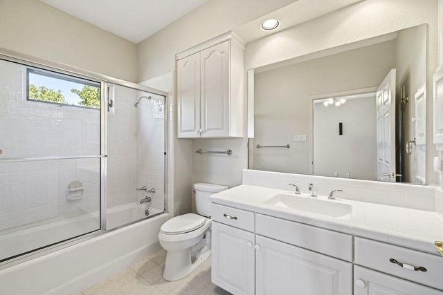 283 W Lacey Oak Pkwy, Kerrville, TX 78028