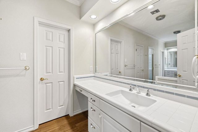 283 W Lacey Oak Pkwy, Kerrville, TX 78028