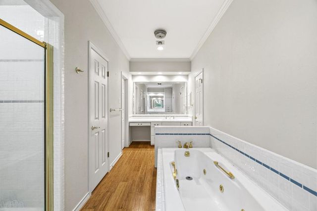 283 W Lacey Oak Pkwy, Kerrville, TX 78028