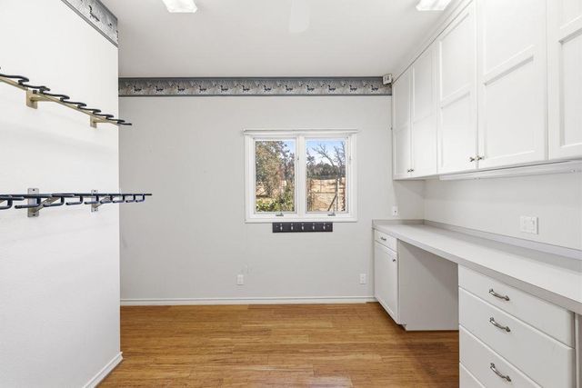 283 W Lacey Oak Pkwy, Kerrville, TX 78028