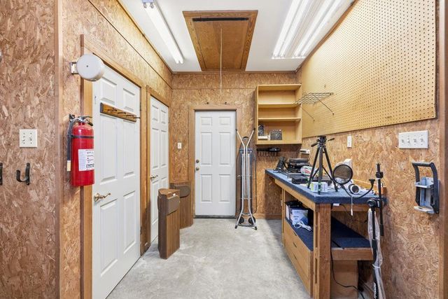 283 W Lacey Oak Pkwy, Kerrville, TX 78028