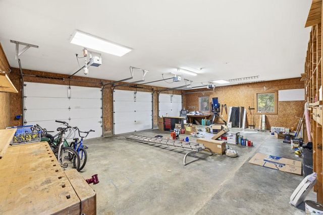 283 W Lacey Oak Pkwy, Kerrville, TX 78028