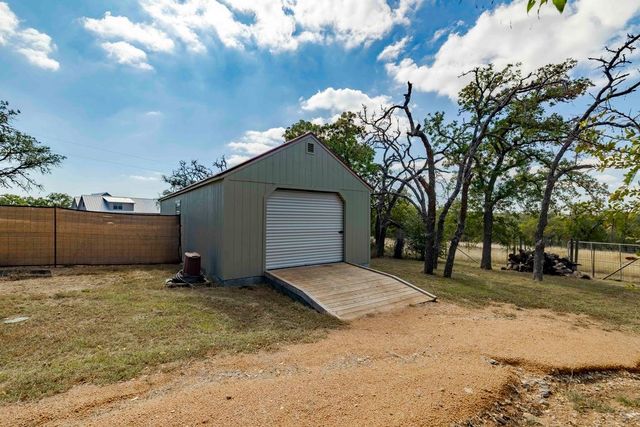 283 W Lacey Oak Pkwy, Kerrville, TX 78028