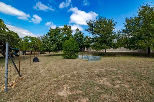 283 W Lacey Oak Pkwy, Kerrville, TX 78028