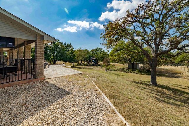 283 W Lacey Oak Pkwy, Kerrville, TX 78028