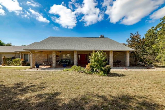 283 W Lacey Oak Pkwy, Kerrville, TX 78028