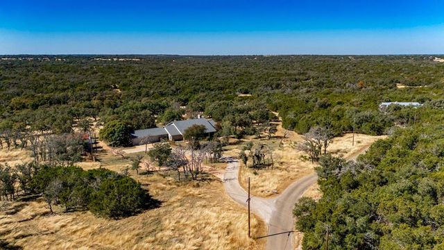 283 W Lacey Oak Pkwy, Kerrville, TX 78028
