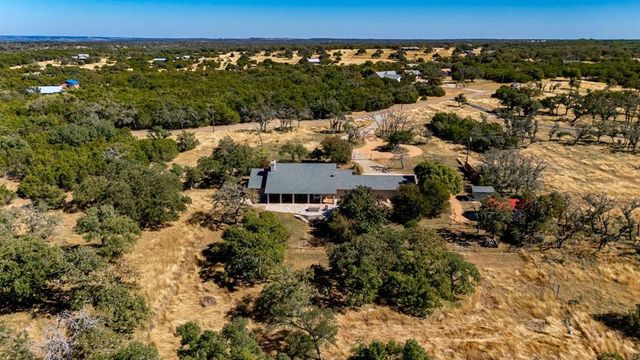 283 W Lacey Oak Pkwy, Kerrville, TX 78028