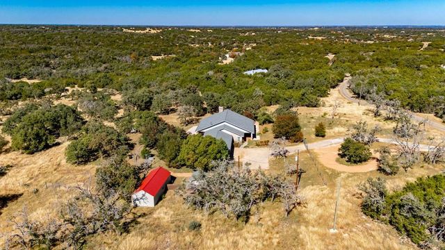 283 W Lacey Oak Pkwy, Kerrville, TX 78028