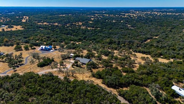 283 W Lacey Oak Pkwy, Kerrville, TX 78028