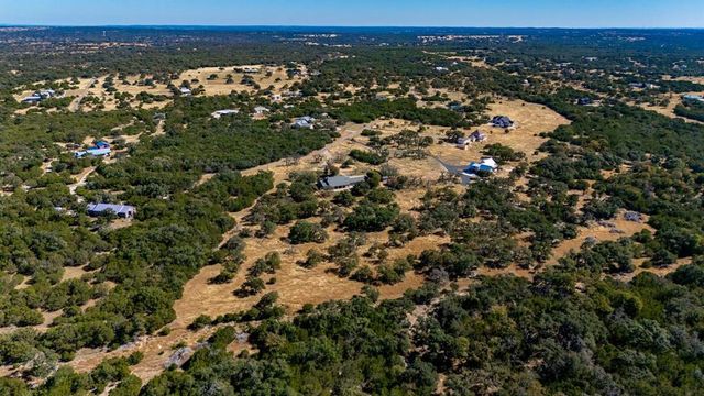 283 W Lacey Oak Pkwy, Kerrville, TX 78028