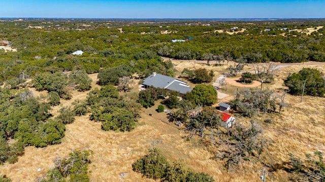 283 W Lacey Oak Pkwy, Kerrville, TX 78028