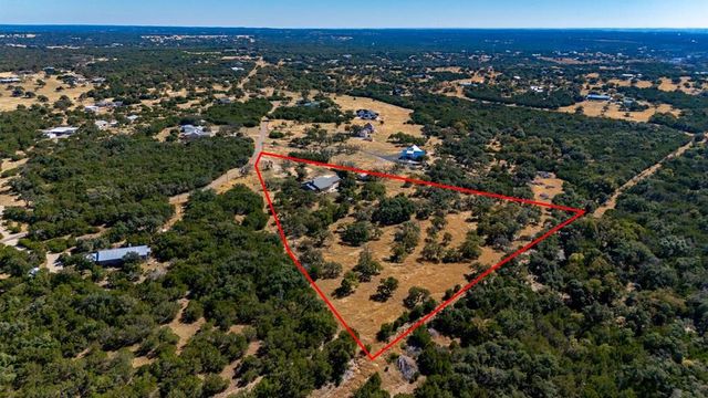 283 W Lacey Oak Pkwy, Kerrville, TX 78028