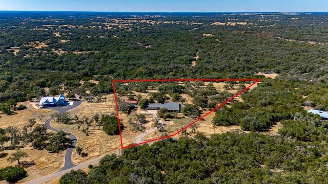 283 W Lacey Oak Pkwy, Kerrville, TX 78028