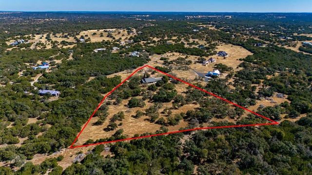 283 W Lacey Oak Pkwy, Kerrville, TX 78028
