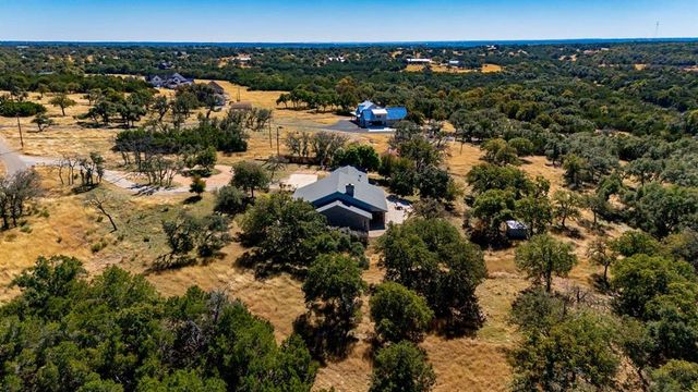 283 W Lacey Oak Pkwy, Kerrville, TX 78028