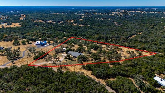 283 W Lacey Oak Pkwy, Kerrville, TX 78028