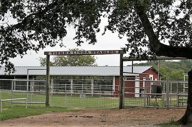 283 W Lacey Oak Pkwy, Kerrville, TX 78028