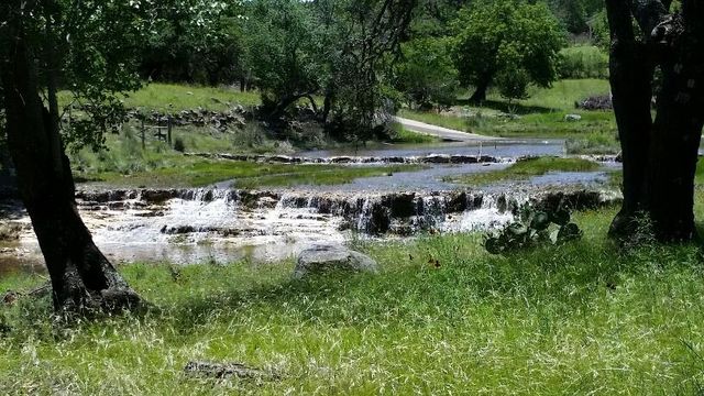 283 W Lacey Oak Pkwy, Kerrville, TX 78028