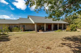 283 W Lacey Oak Pkwy, Kerrville, TX 78028