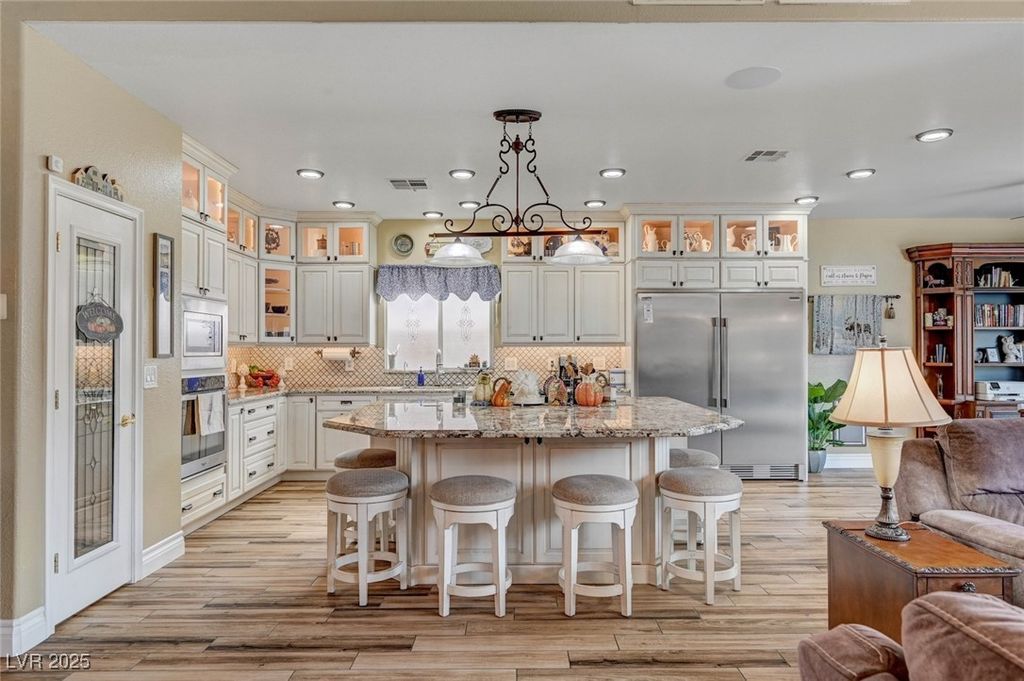 10555 Refugio Street, Las Vegas, NV 89141