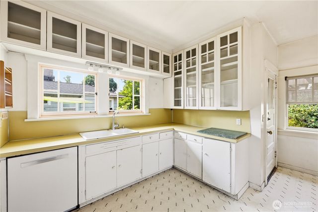 4747 4th Avenue NE, Seattle, WA 98105