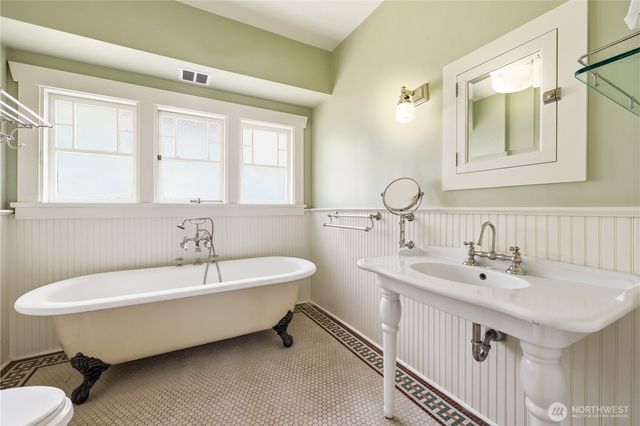 4747 4th Avenue NE, Seattle, WA 98105