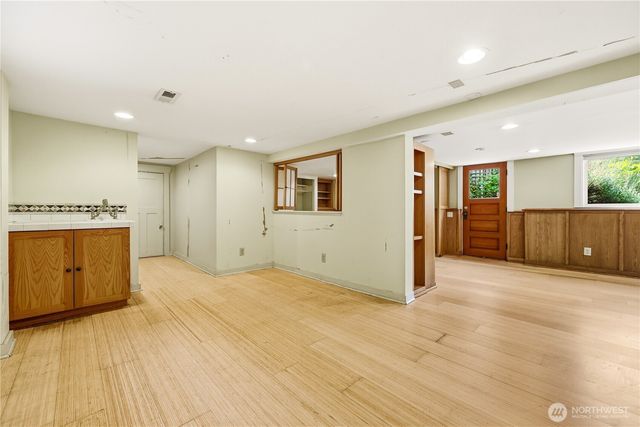 4747 4th Avenue NE, Seattle, WA 98105