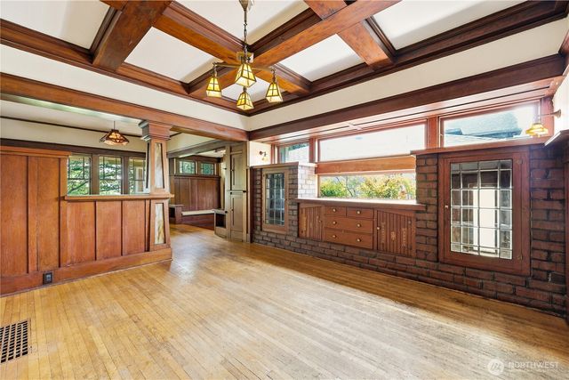 4747 4th Avenue NE, Seattle, WA 98105