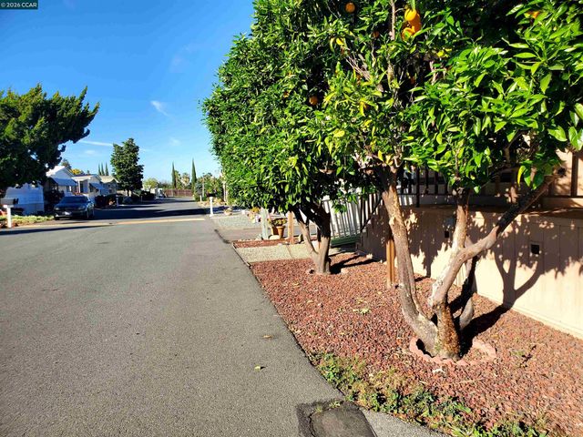 16 Surf Drive, Pittsburg, CA 94565