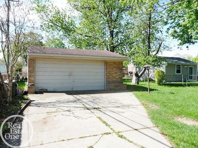 22416 Furton Street, St Clair Shores, MI 48082
