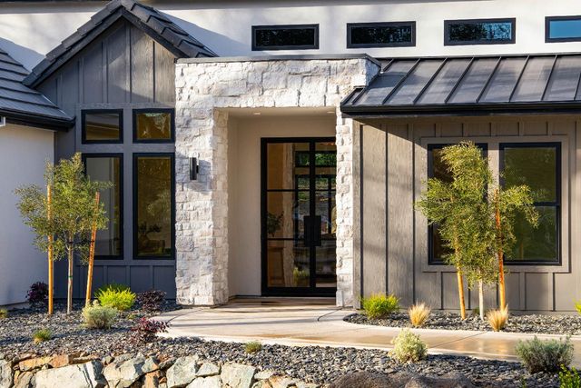 7569 Old Pear Hill Ln, Penryn, CA 95663