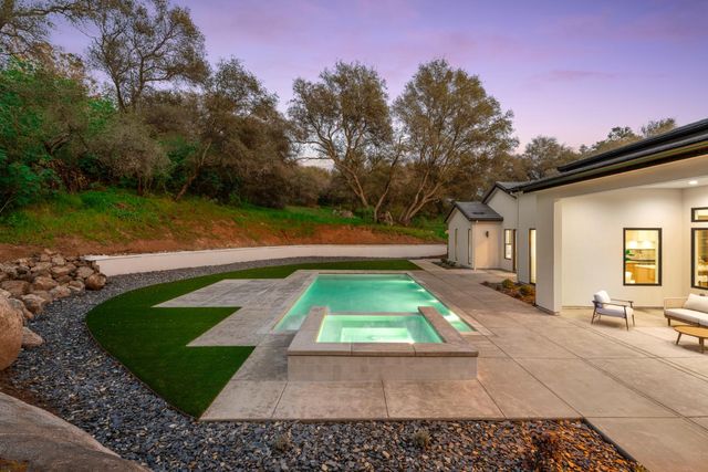 7569 Old Pear Hill Ln, Penryn, CA 95663