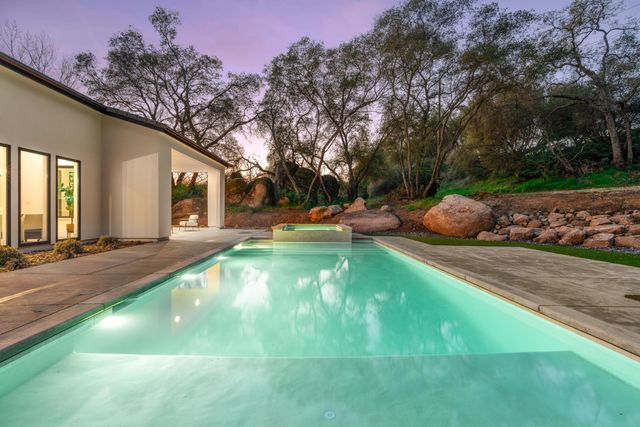 7569 Old Pear Hill Ln, Penryn, CA 95663