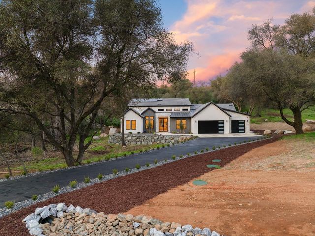 7569 Old Pear Hill Ln, Penryn, CA 95663